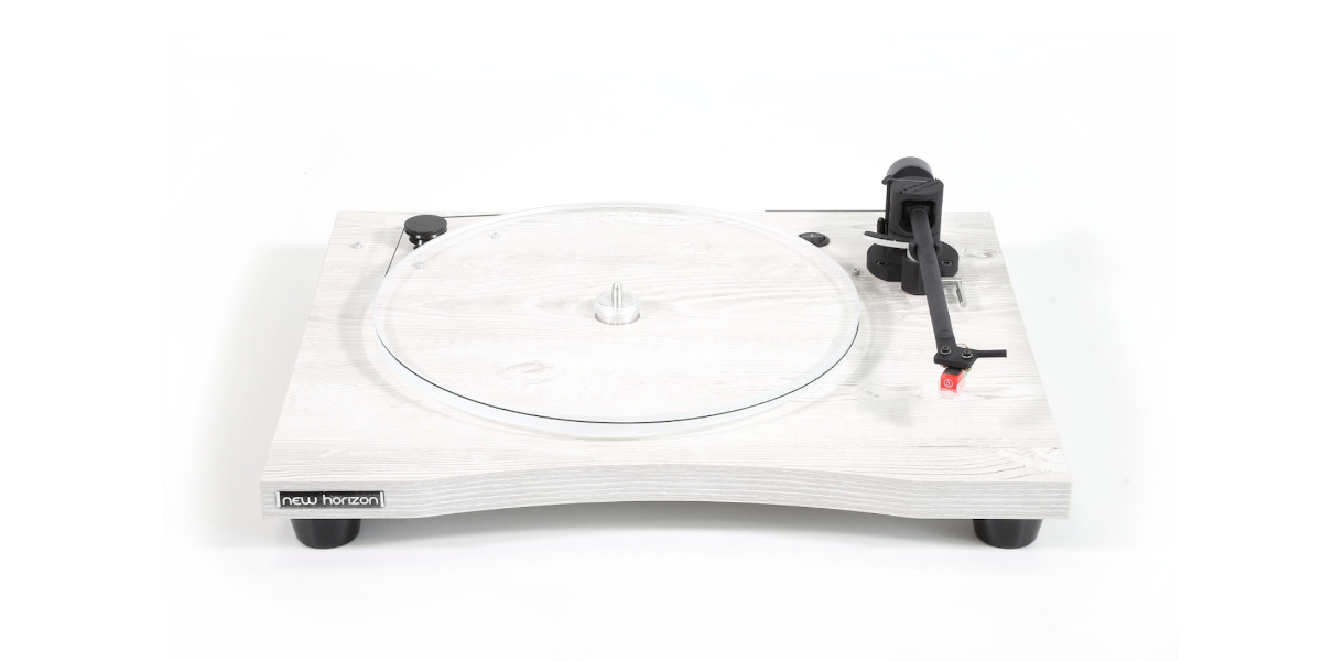 New Horizon 129 Turntable including Cartridge AT-91R white washed wood